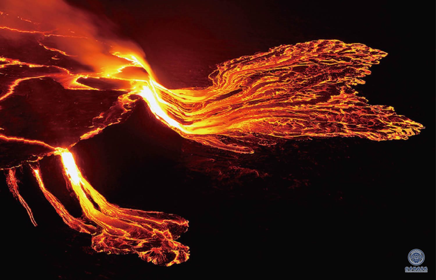 科学网—冰岛法格拉达尔火山喷溢出大量熔浆：900年的火山活跃周期 - 杨学祥的博文